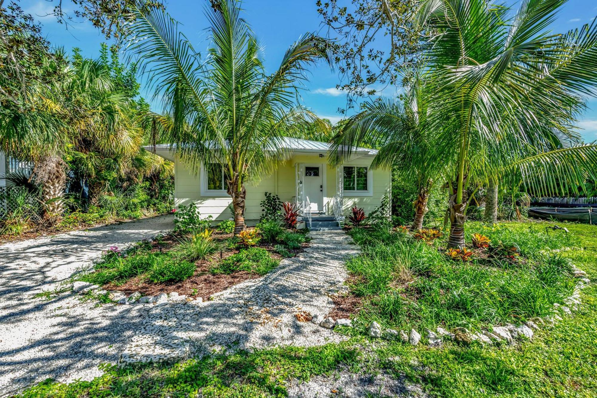Casa Posada - So Close You Can Hear The Waves Historic Beach Cottage W Beach Gear Анна-Марія Екстер'єр фото