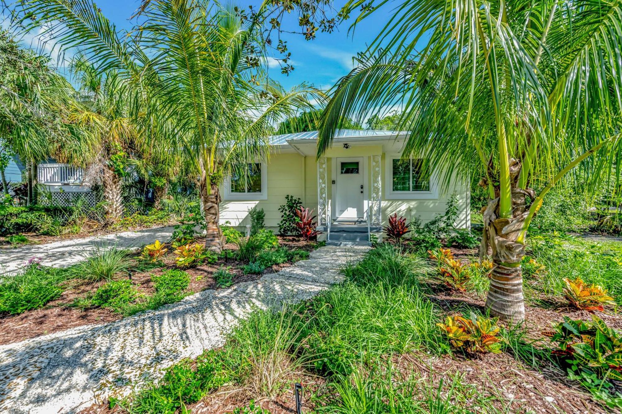 Casa Posada - So Close You Can Hear The Waves Historic Beach Cottage W Beach Gear Анна-Марія Екстер'єр фото